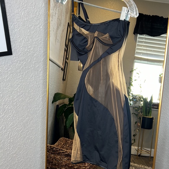 God Save Queens ‘Carmen’ Dress NWT - Picture 10 of 11